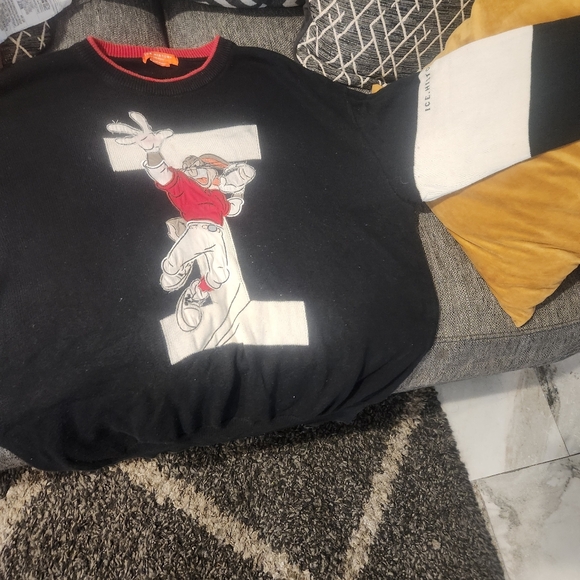 Bug Bunny Iceberg Sweater - Picture 8 of 8